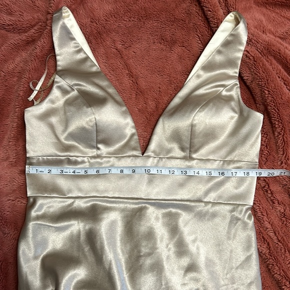 NWT Jenny Yoo Luscia Gown in Latte
Style: 120101 - Picture 6 of 11